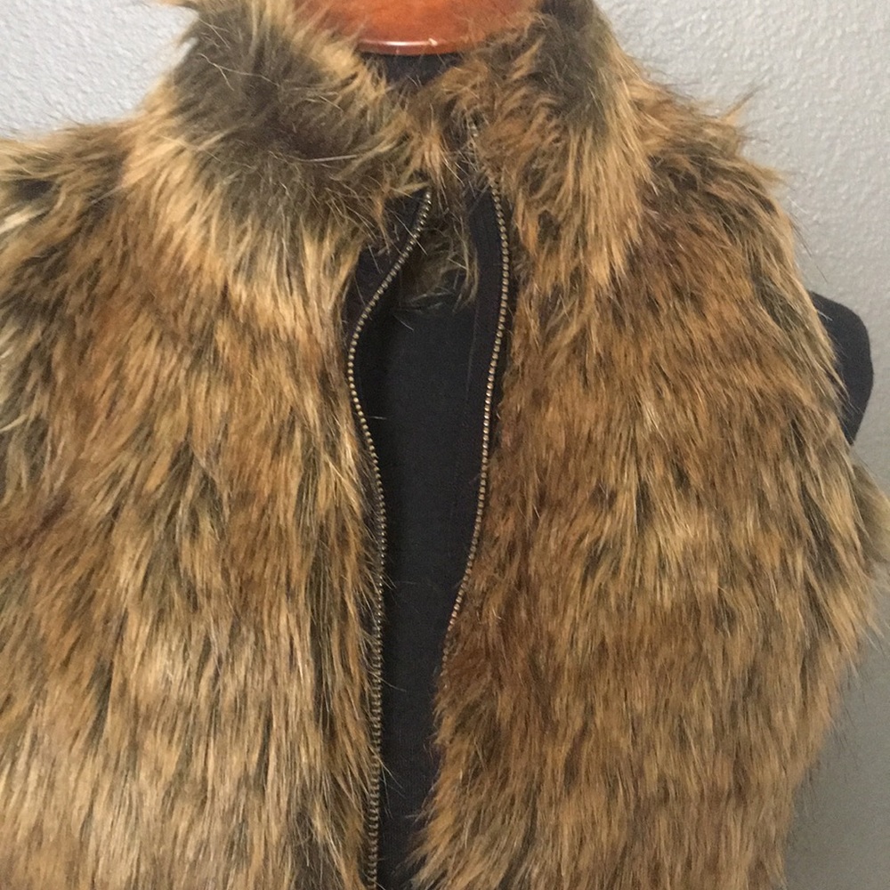 New zip front fur vest - Picture 2 of 5
